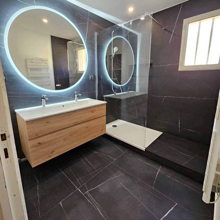 Salle de bains design Cuers